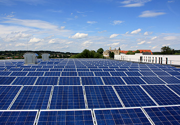 Hellenstein SolarWind GmbH – Eigene PV-Anlagen auf fremden Dächern in Heidenheim, hier auf dem Congress Centrum